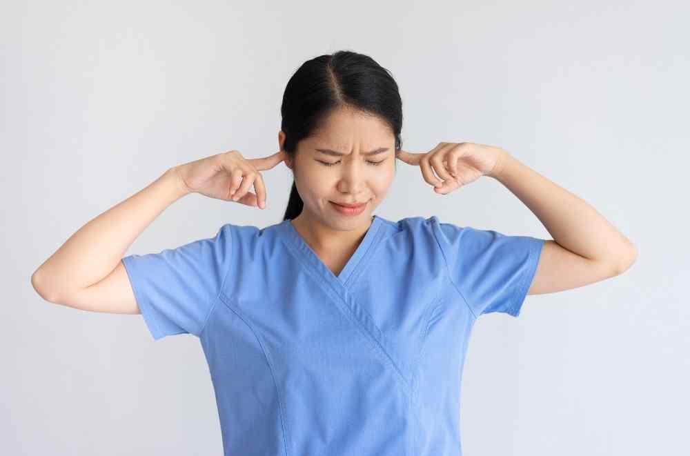 อาการหูอื้อข้างเดียว หูอื้อทําไง ตามอาการ รักษาด้วยตัวเองอย่างไร