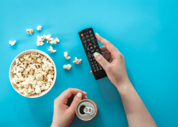 watching-movies-with-popcorn-blue-background-flat-lay