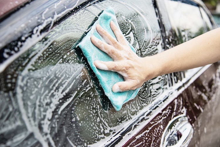 แนะนำ น้ำยาเช็ดกระจกรถยนต์ ยี่ห้อไหนดี ล้างรถยนต์