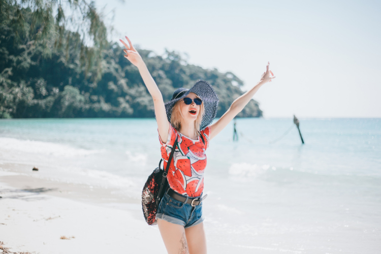 beauty-woman-portrait-on-beach