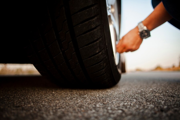 checking the Tyres